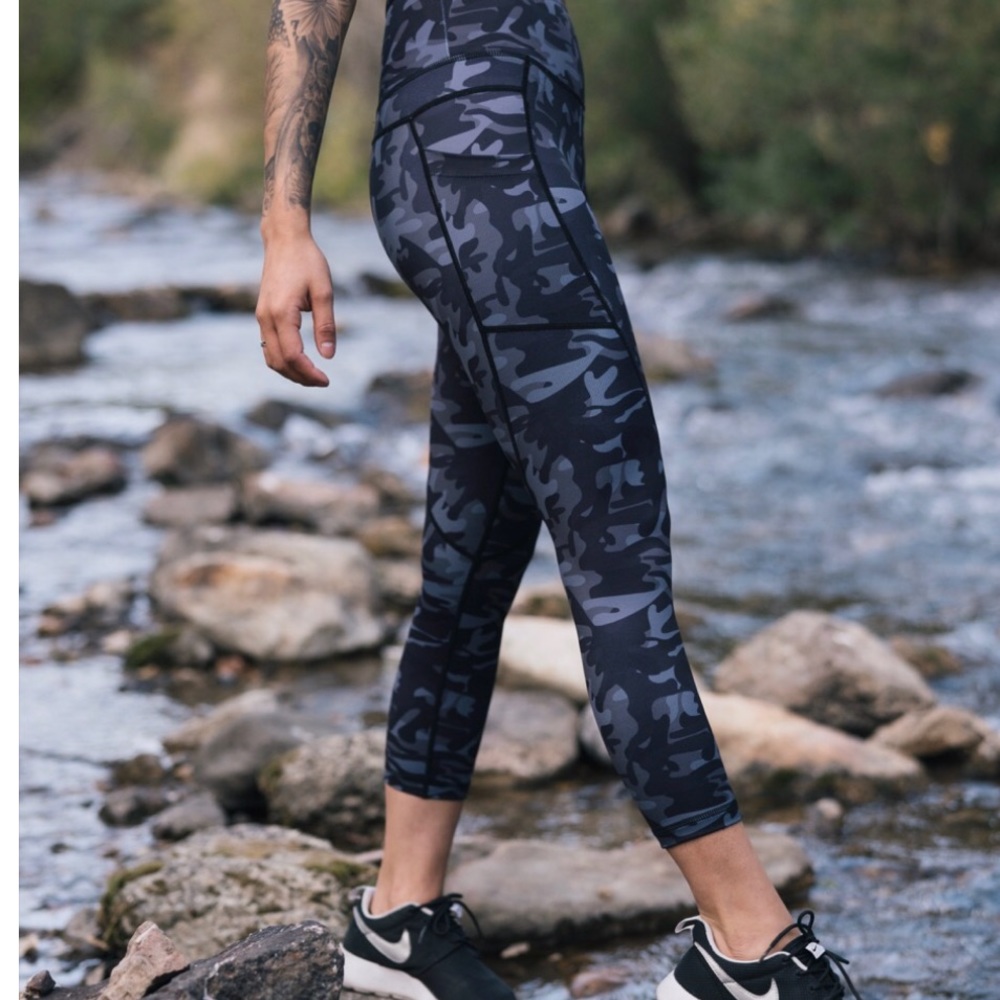 Black Camo Light N Tight pocket Hi-Rise leggings